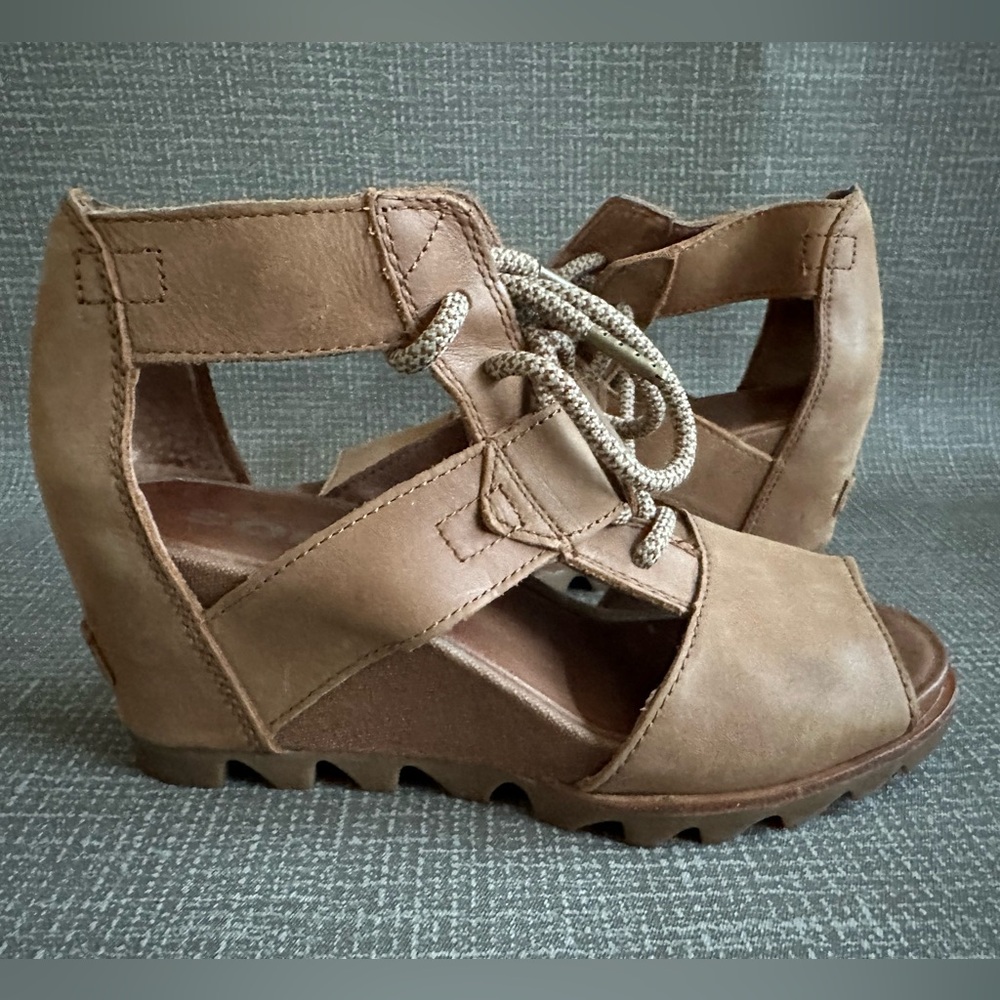Sorel Joanie II Lace Wedge Sandal Size 7.5 Camel Taupe Leather Open Toe Lace-Up - Picture 2 of 14